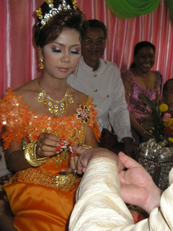 Now Simon gets his ring