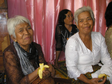 34a) 2 guests