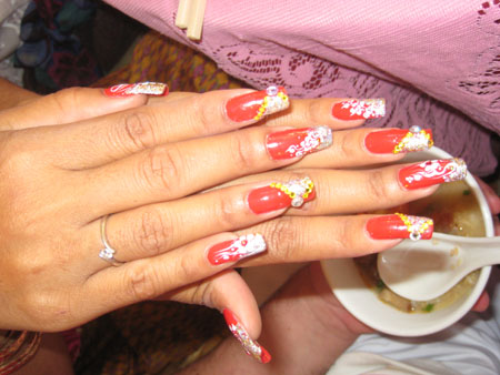 49) Somalys nails had been prepared beautifullu